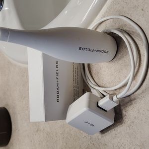 Rodan and Fields pore cleansing system